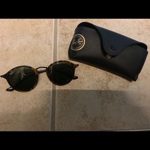 Round fleck raybans